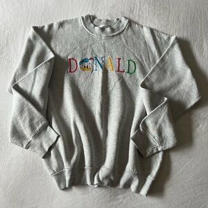 Vintage Donald Duck Embroidered pullover Sweater.